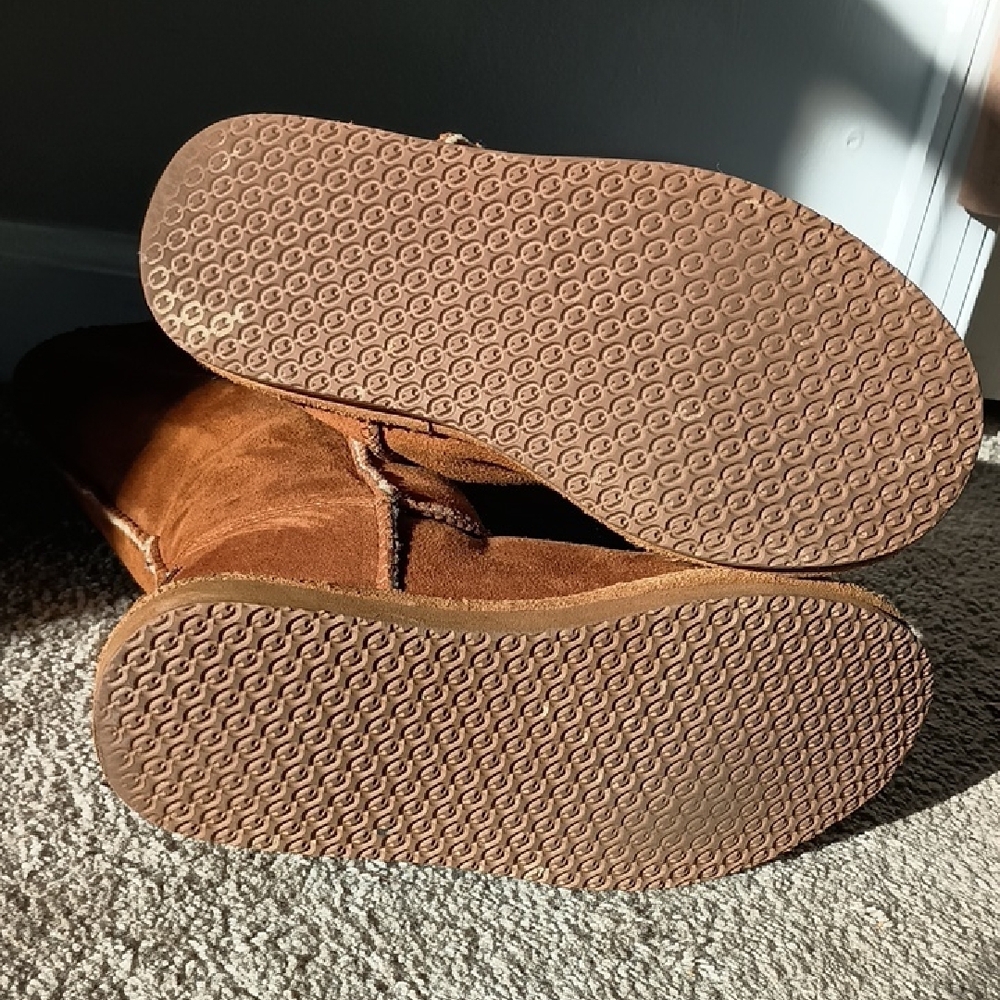 L.L. Bean Women's Tan Shearling Winter Boots - Picture 8 of 13